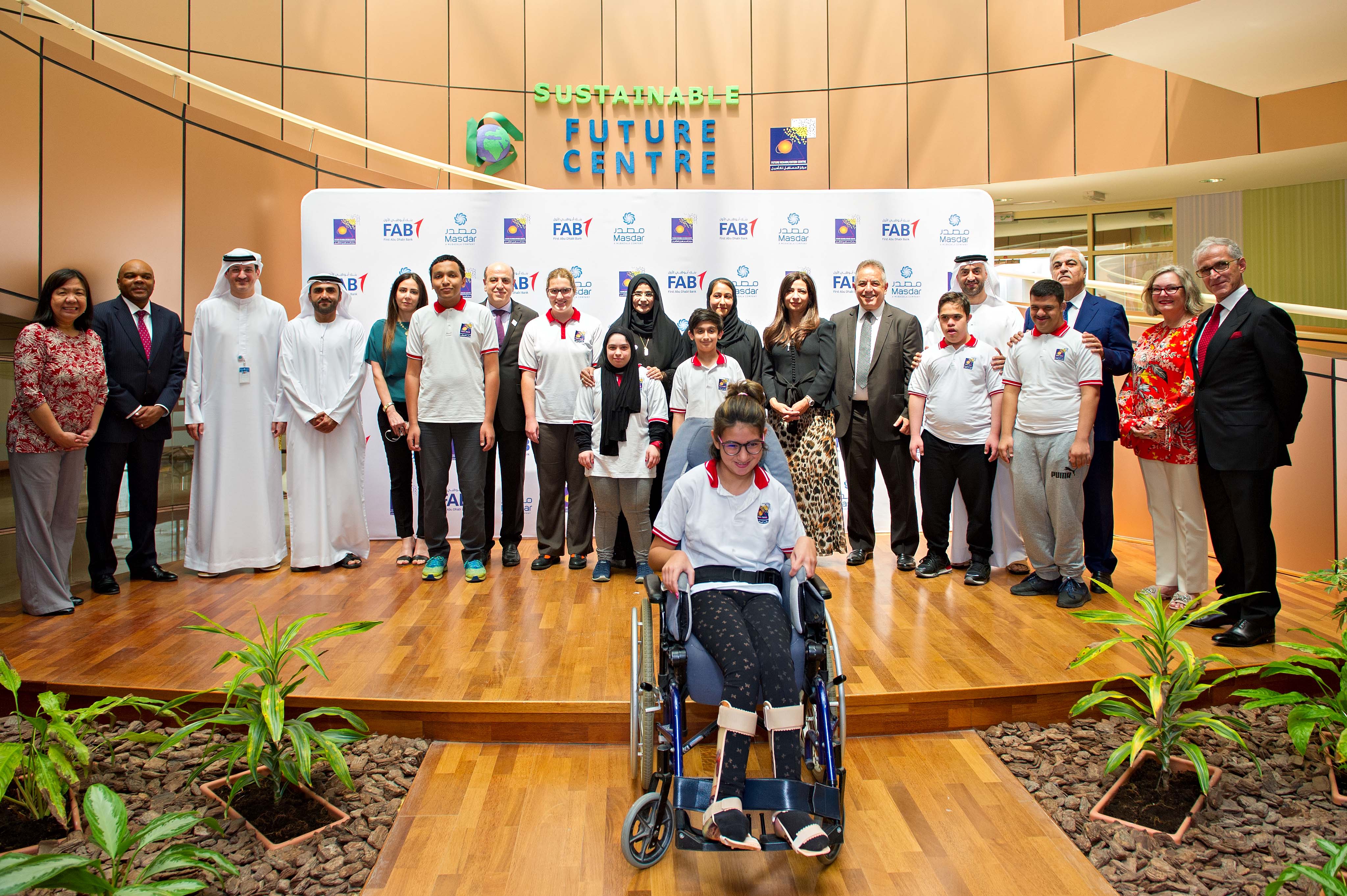 group-photo-with-students