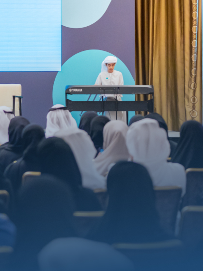 aboutus_ouremployee_dektop_overlay